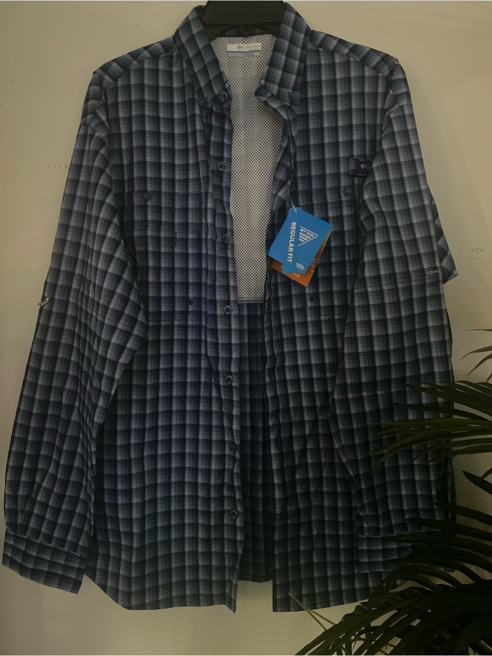 Columbia Blue Plaid Lightweight Button-Up performance fishing Gear - Picture 3 of 4